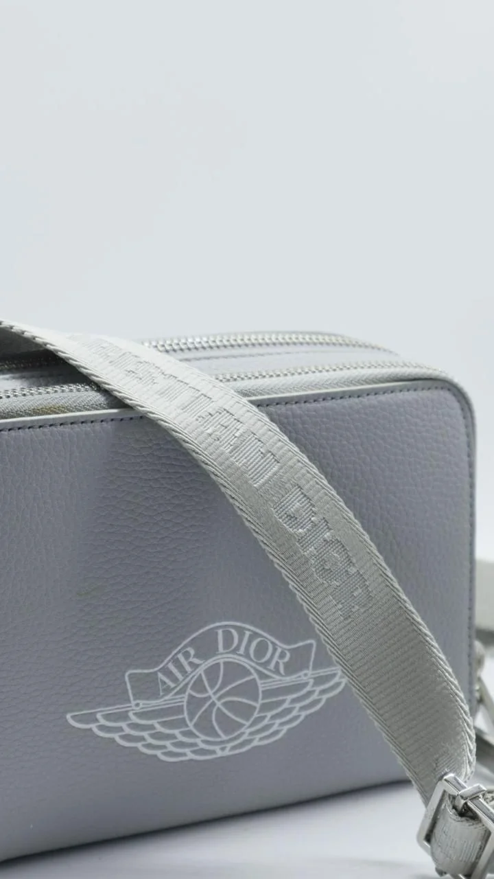 Crossbody Jordan x Dior  - Imagen 1