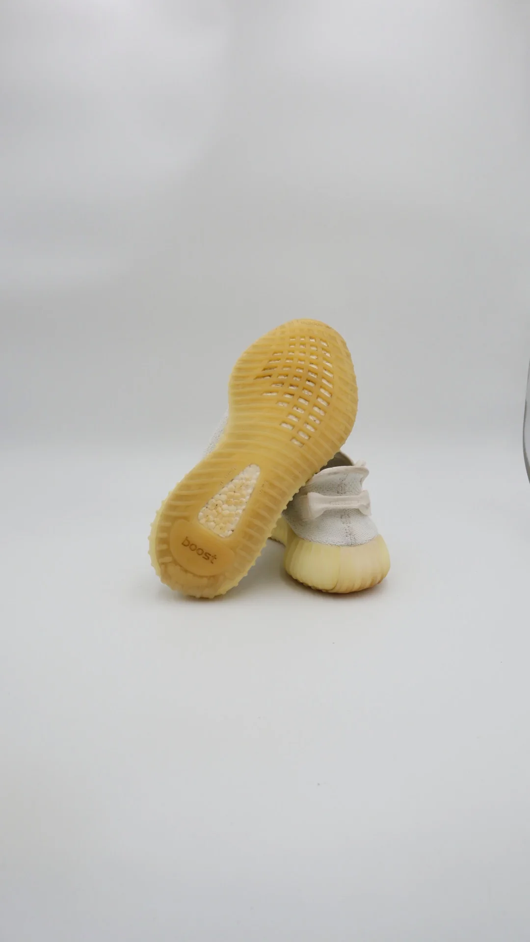 Yeezy 350 Bone  - Imagen 3