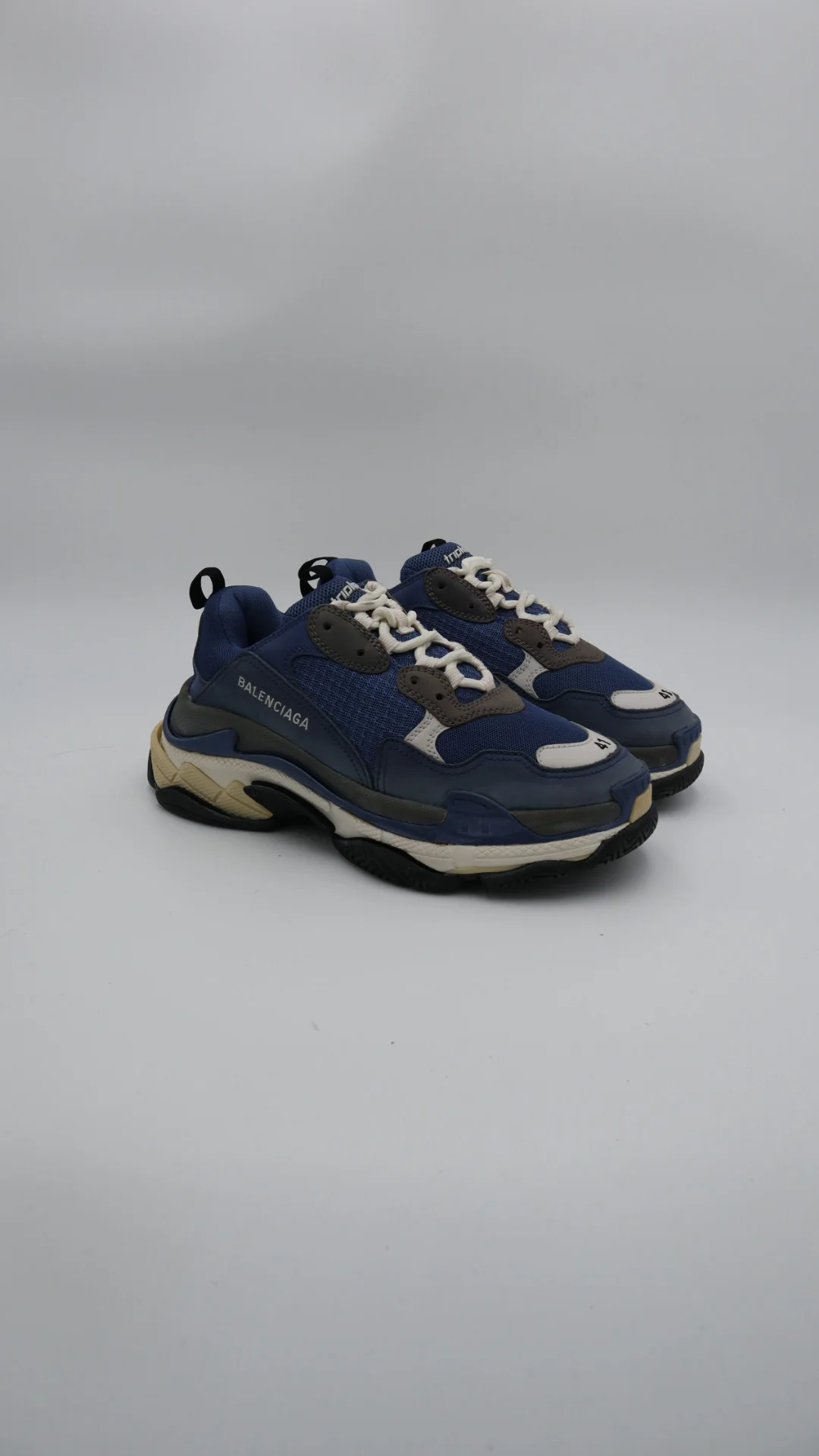 Balenciaga Triple S  - Imagen 1