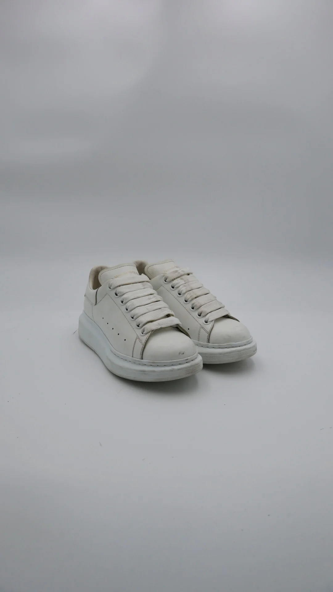 Mcqueen Triple White  - Imagen 1