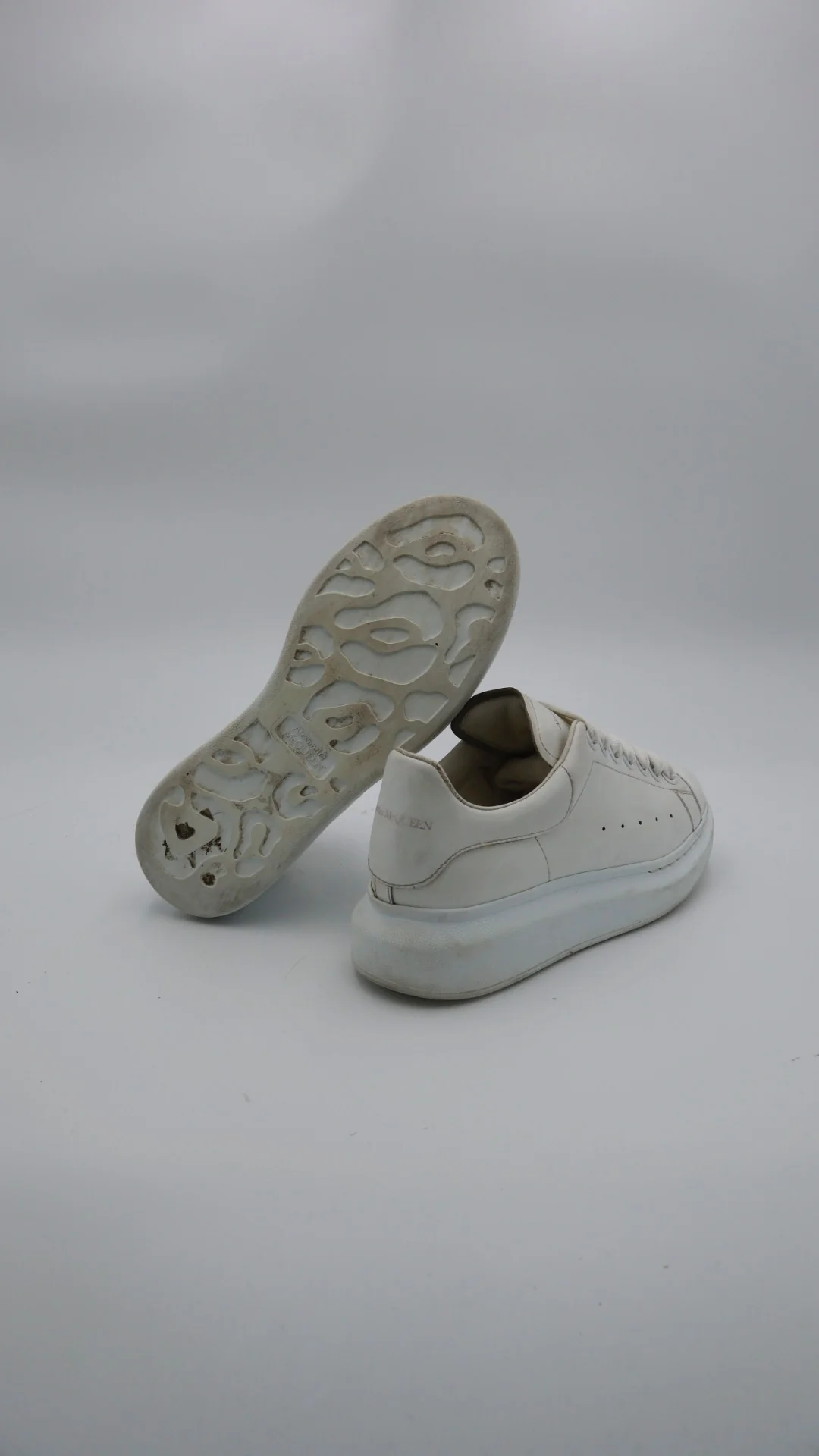 Mcqueen Triple White  - Imagen 3