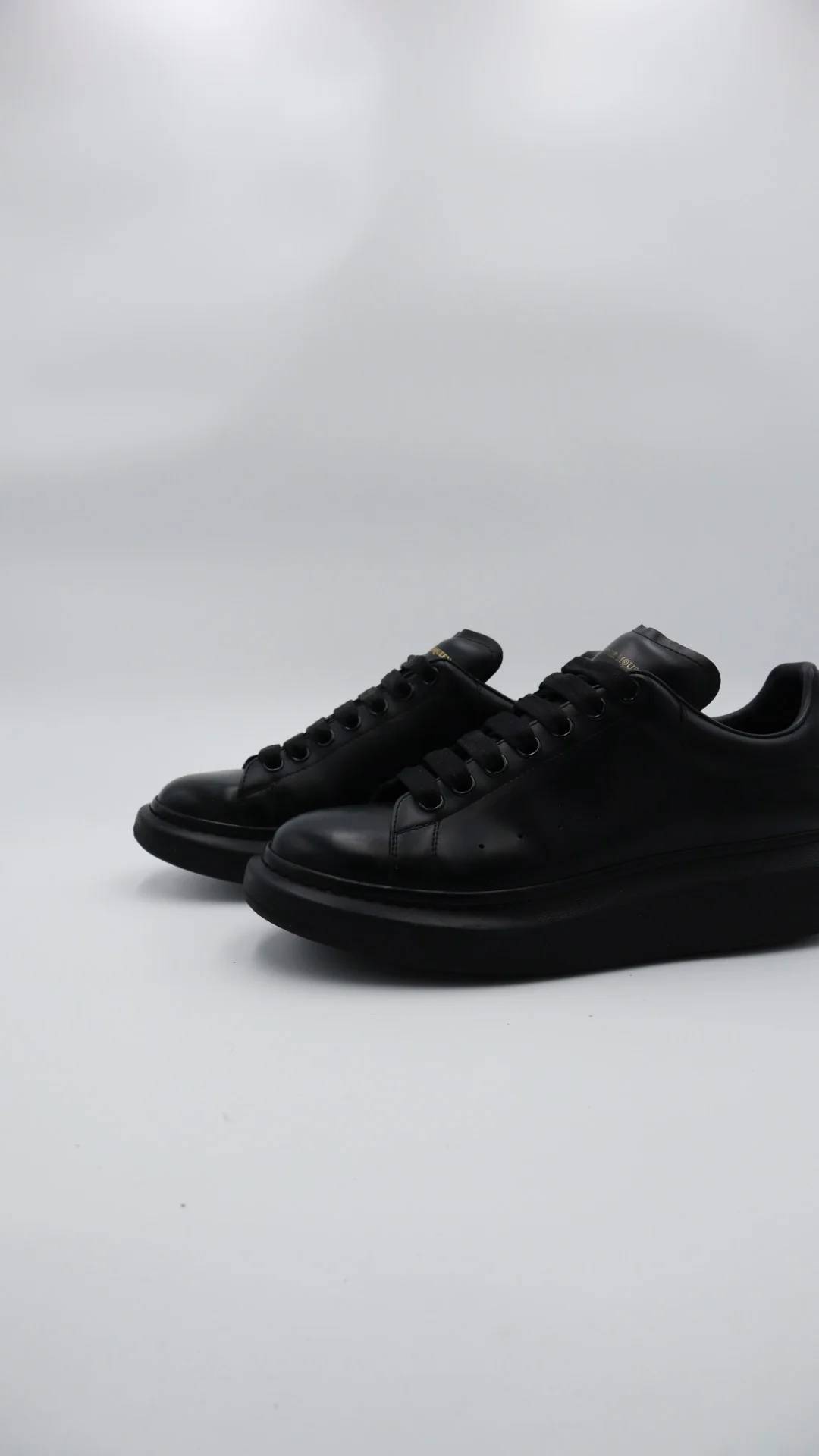 Mcqueen Triple Black  - Imagen 1