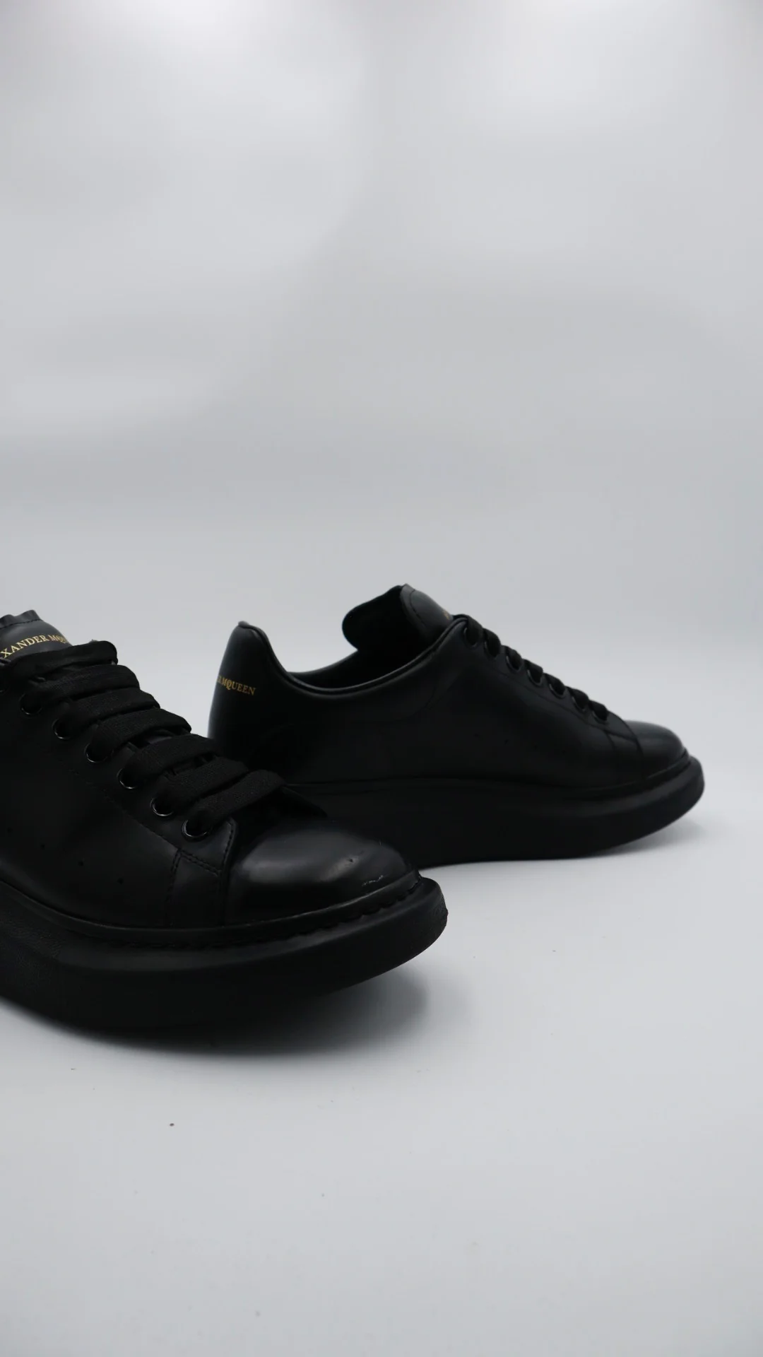 Mcqueen Triple Black  - Imagen 3