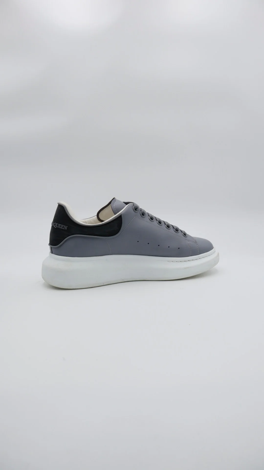 Mcqueen Grey White  - Imagen 2