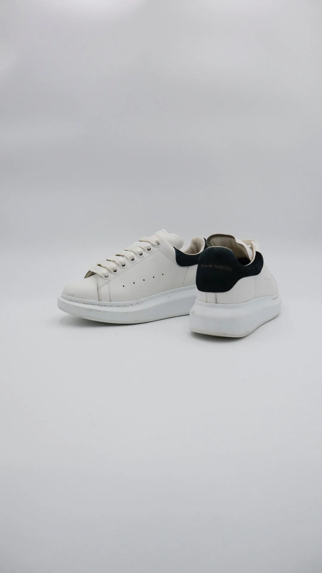 Mcqueen Classic Suede - Imagen 4