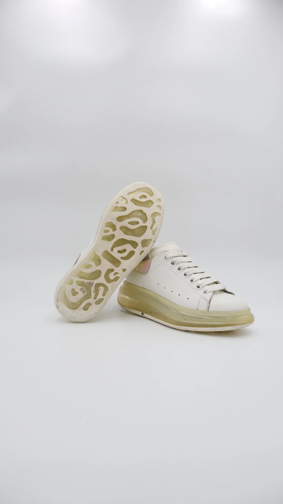 Mcqueen Valve Tornasol  - Imagen 4