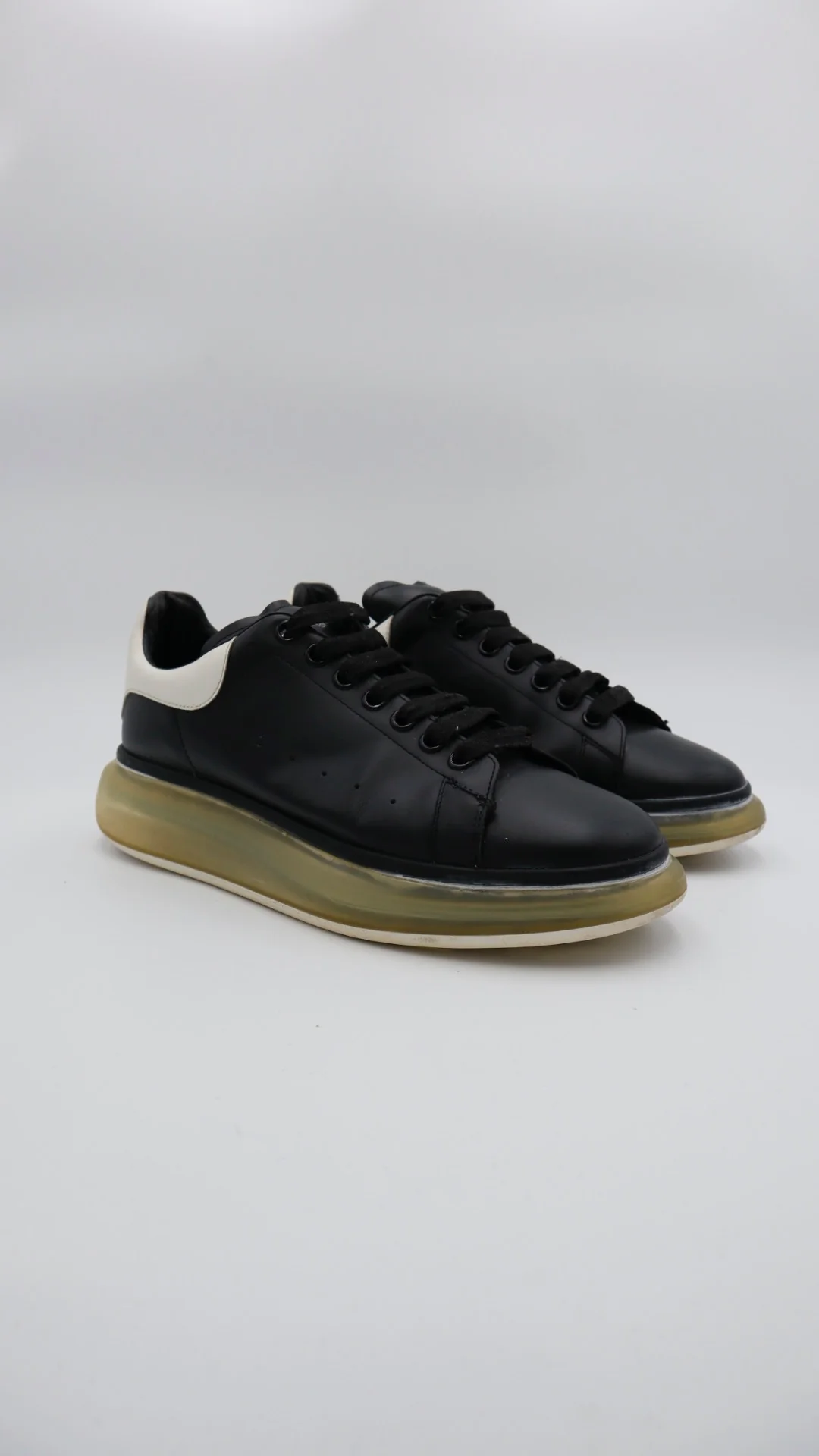 Mcqueen Black Valve - Imagen 1