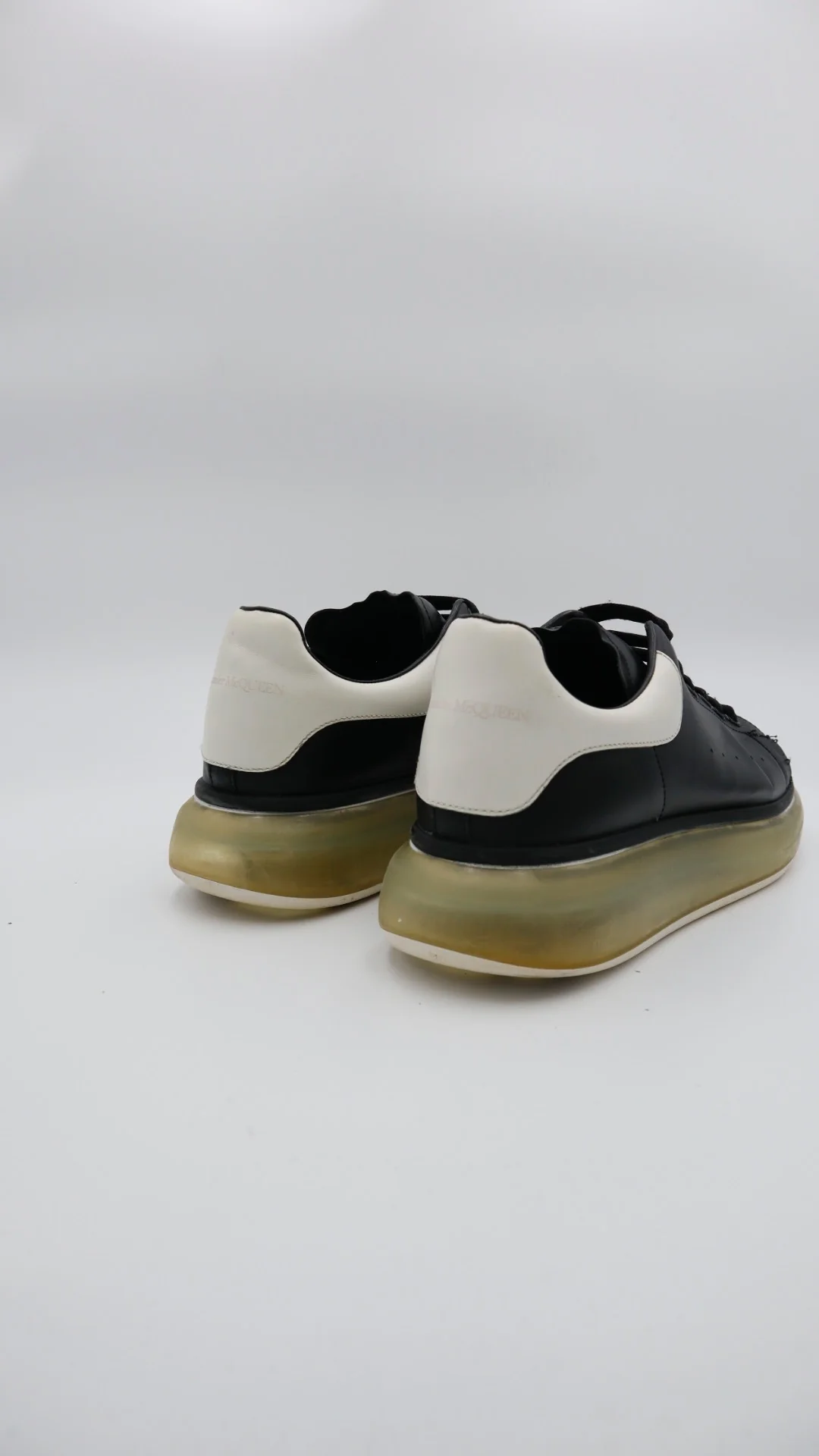 Mcqueen Black Valve - Imagen 2