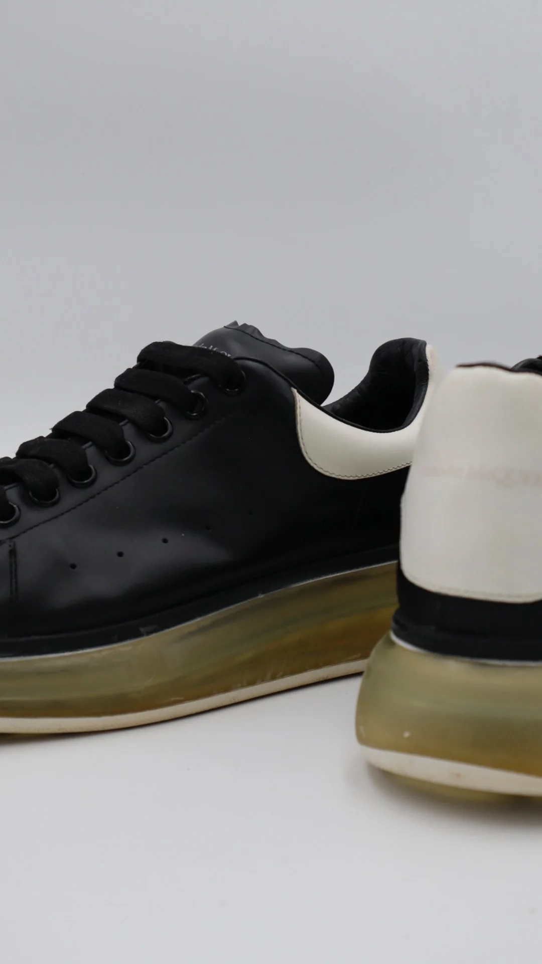 Mcqueen Black Valve - Imagen 4