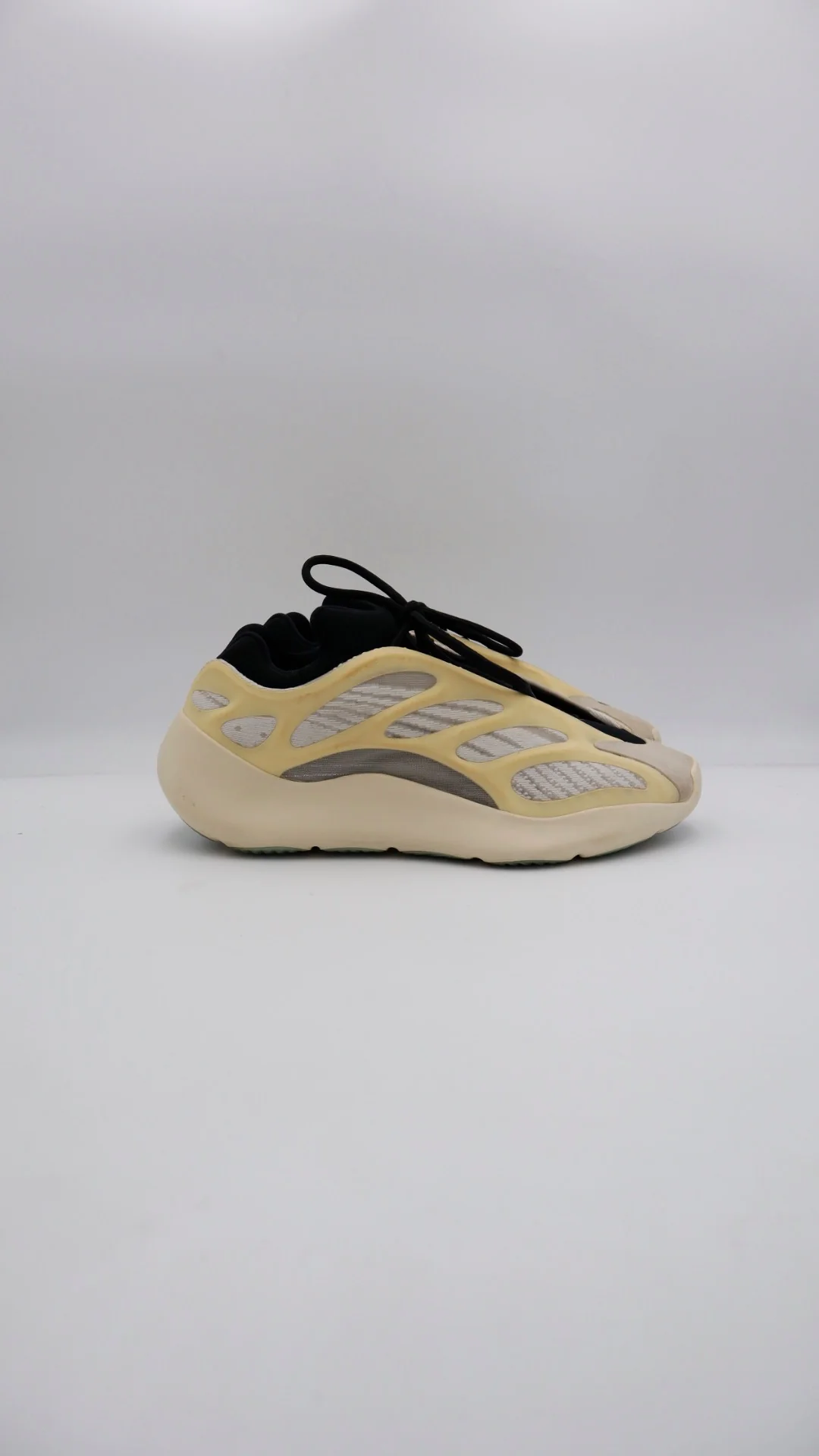 Yeezy 700 Azael