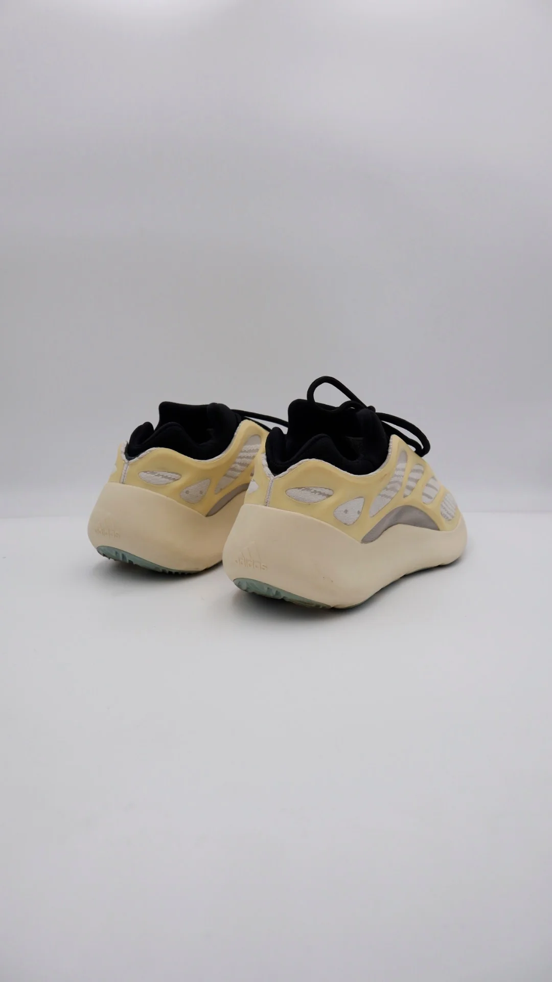 Yeezy 700 Azael - Imagen 2