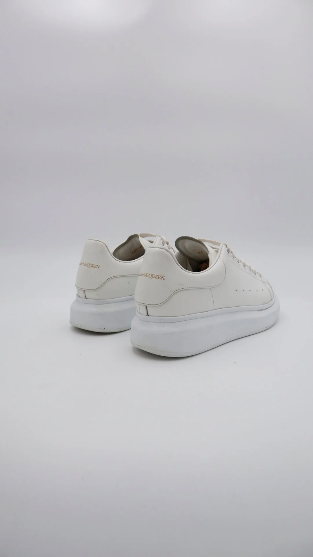 Mcqueen Triple White - Imagen 2