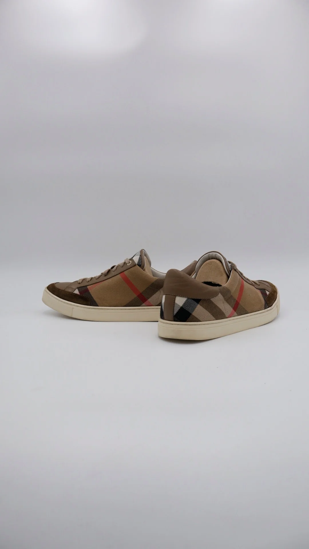 Burberry Low - Imagen 3