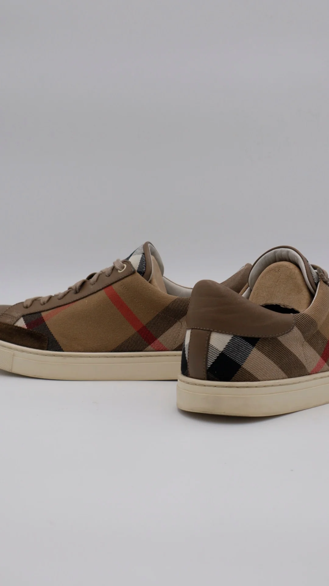 Burberry Low - Imagen 4