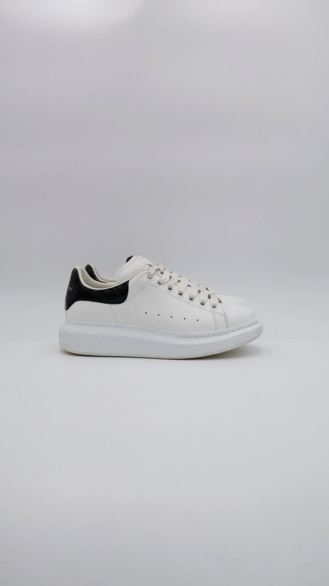 Mcqueen Clásico Piel