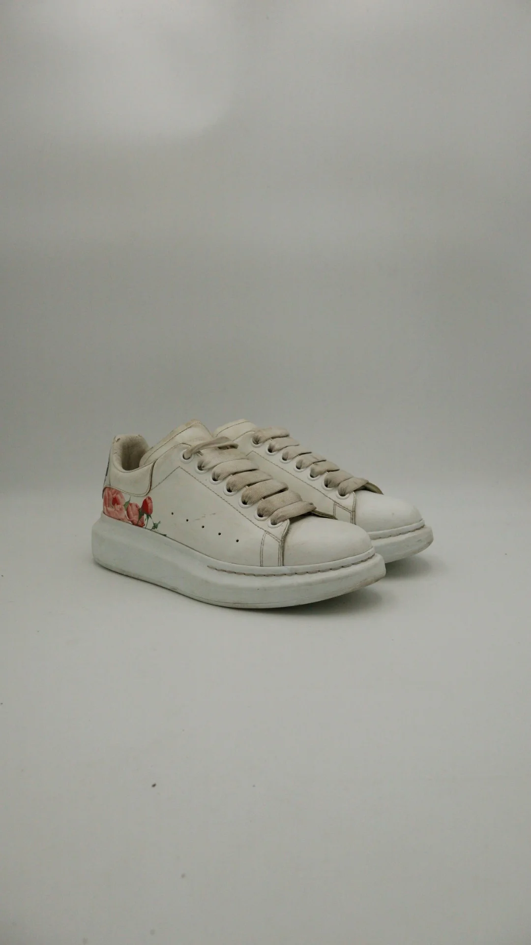 Mcqueen White Roses 2