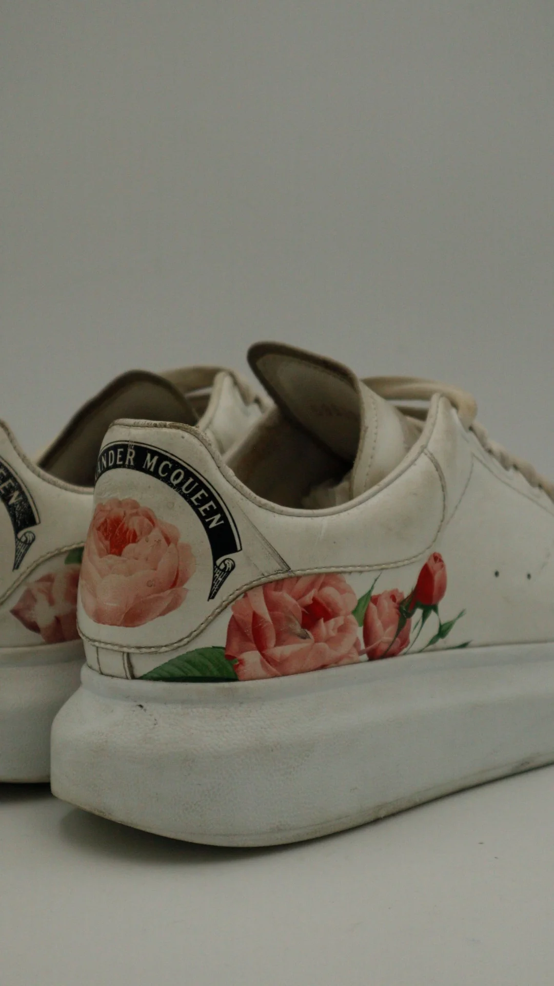 Mcqueen White Roses 4