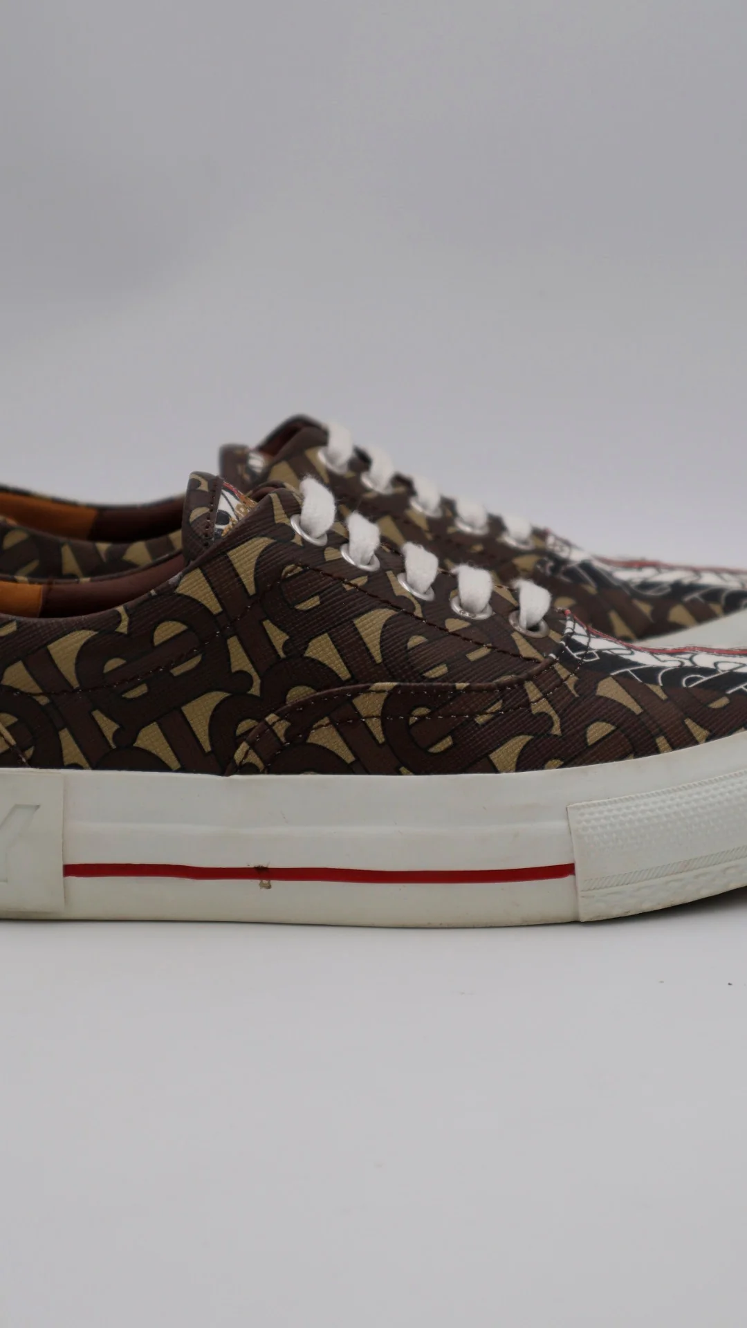 Burberry Low 2